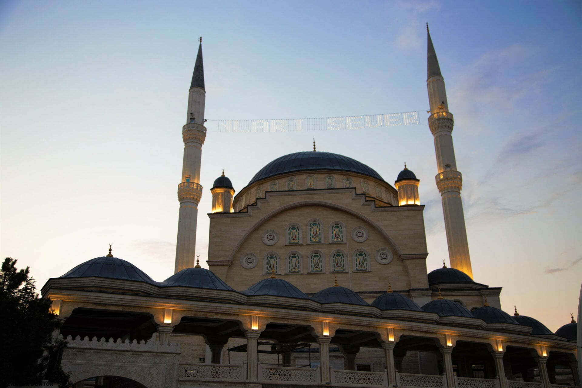 Orucun Farziyeti: yazısı için kapak fotoğrafı.