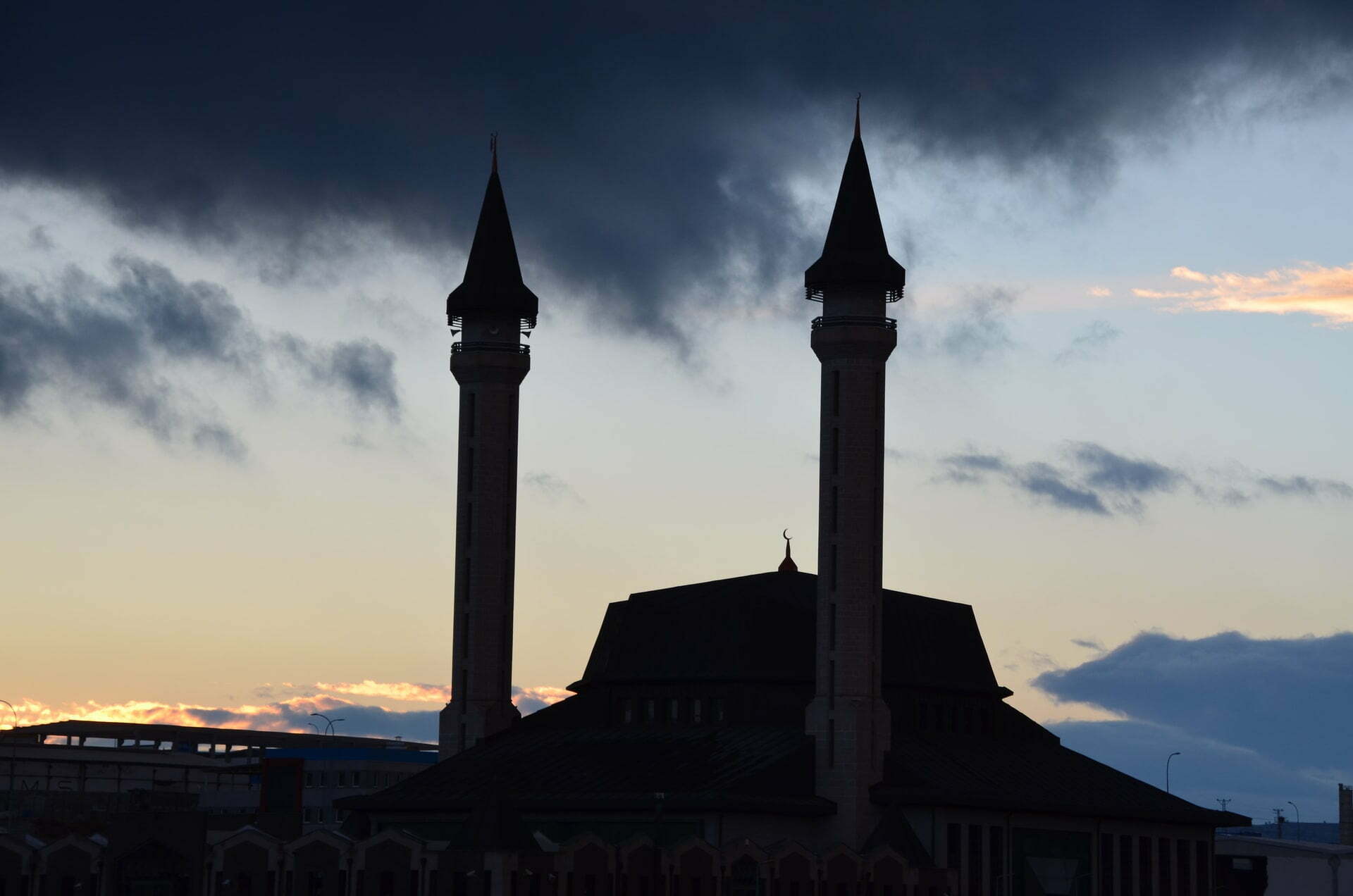 Sahura Kalkış yazısı için kapak fotoğrafı.