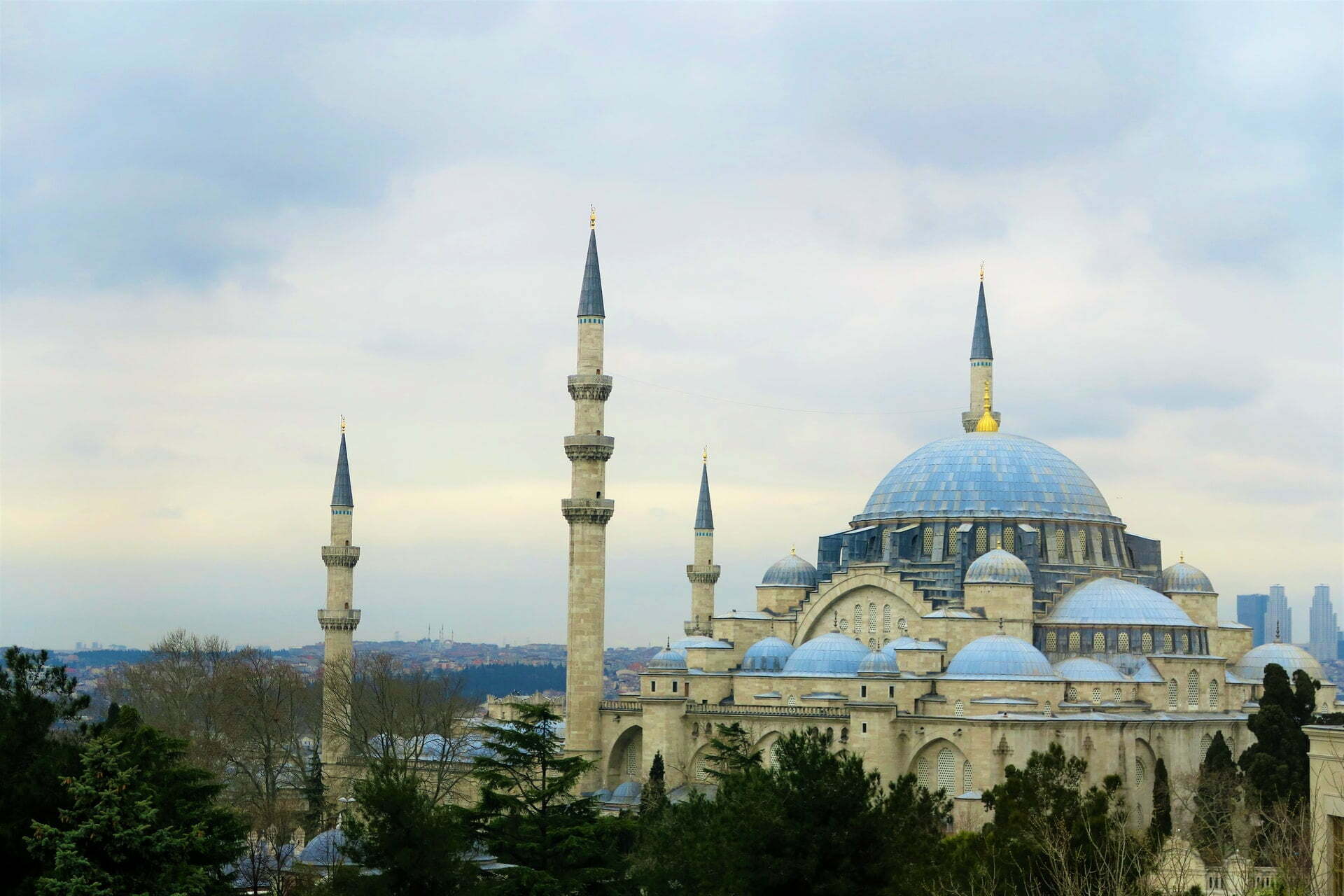 Oruç Ve Açlıktan On Güzel Haslet yazısı için kapak fotoğrafı.