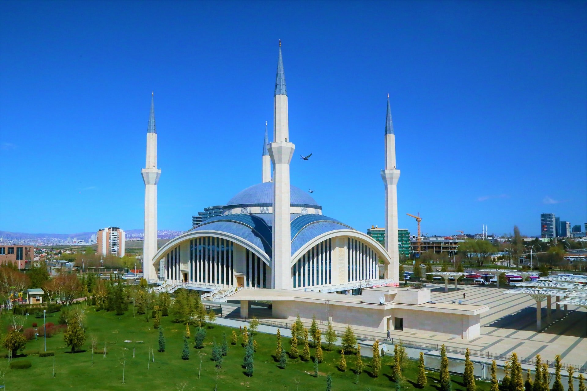 Kıyâmet’te Oruçlular Yer Ve İçerlerken, İnsanlar Hesâbda Olacaklardır yazısı için kapak fotoğrafı.