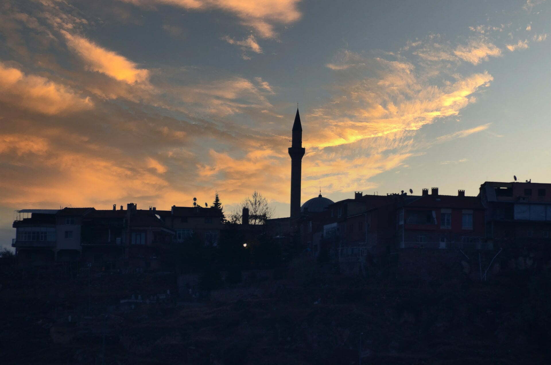 Cennet’in Özlemini Çektiği Dört Sınıf İnsandan Biri De: Ramazân Orucunu Tutandır yazısı için kapak fotoğrafı.