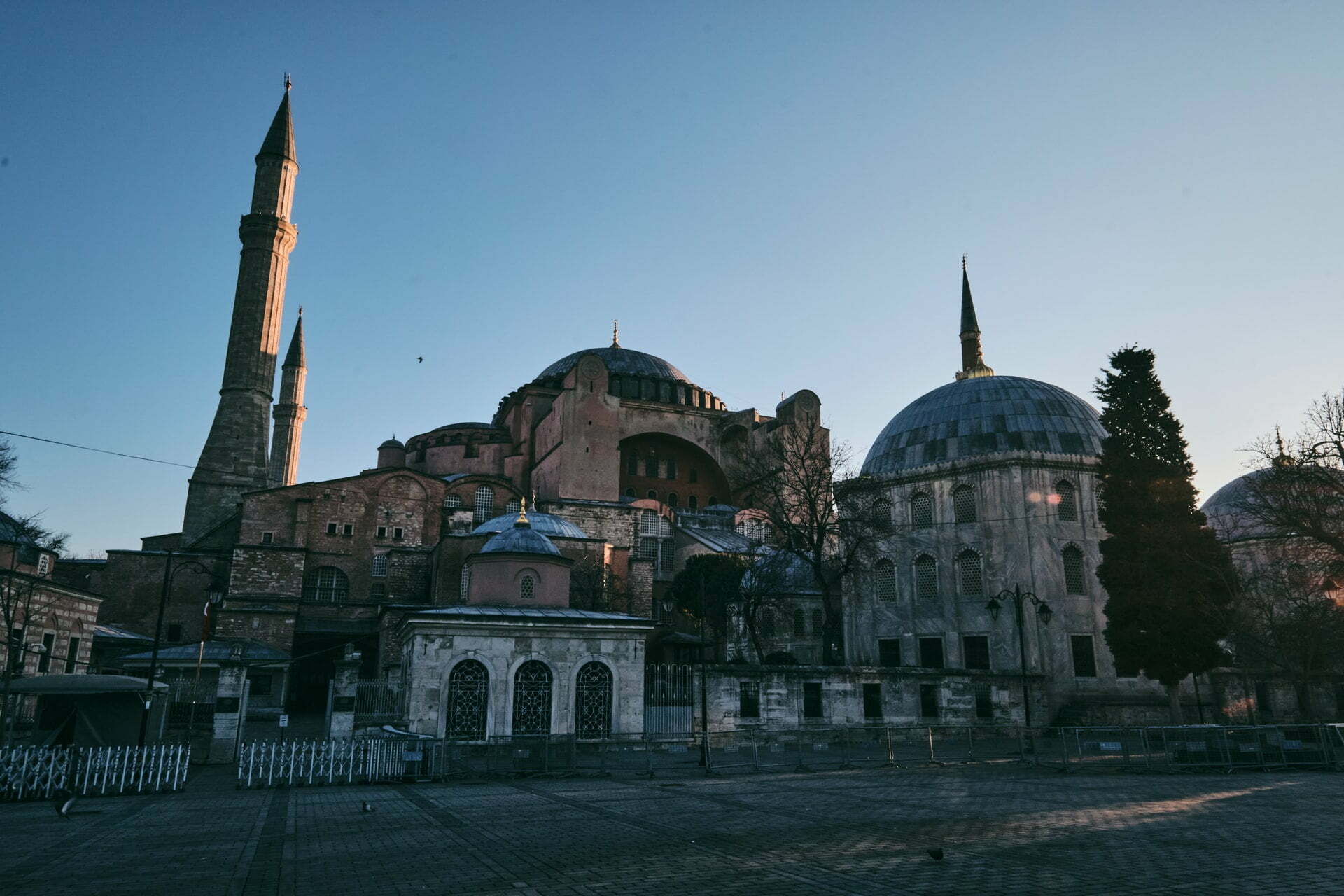 Yakîn Ehlinin Orucu yazısı için kapak fotoğrafı.